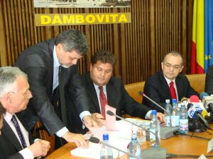 Judeţul Dâmboviţa: S-a bătut palma pentru extinderea şi reabilitarea infrastructurii de apă