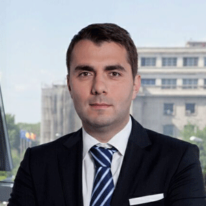 Răzvan Iorgu, noul director general al companiei CB Richard Ellis (CBRE) România, ne-a declarat: "Terenurile nu sunt achiziţionate în scop speculativ, ci pentru noi construcţii. Predomină afacerile tip joint-venture, în care dezvoltatorii imobiliari se asociază cu proprietarii de terenuri pentru a construi imobile noi".