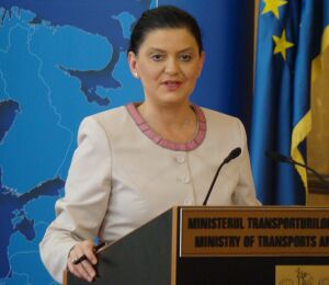 Anca Boagiu, ministrul transporturilor si infrastructurii.