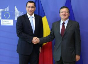 prim-ministrul Victor Ponta (stanga), presedintele Comisiei Europene, Jose Manuel Barroso (dreapta)