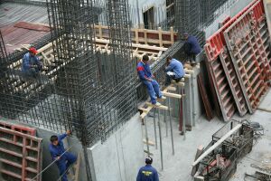 Salariile sunt in crestere in constructii