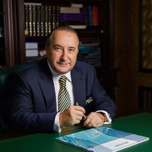 Liviu Tudor, preşedinte şi fondator Genesis Property: "Noi rămânem concentraţi în continuare pe îmbunătăţirea serviciilor şi a gradului de satisfacţie a angajaţilor chiriaşilor, întrucât aceştia nu se mai mulţumesc să aibă în apropierea biroului doar restaurant, cafenea şi sală de sport. Oamenii îşi doresc să le fie livrată o experienţă, vor să aibă acces la activităţi comunitare, să fie conectaţi atât în lumea digitală, cât şi în cea reală".