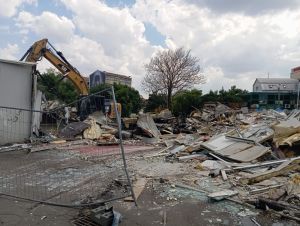 Bazarul de la Piaţa Matache, demolat după incendiul devastator din iarnă