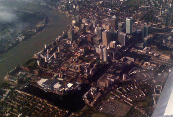 Qatarul şi americanii de la Brookfield au cumpărat districtul londonez "Canary Wharf"