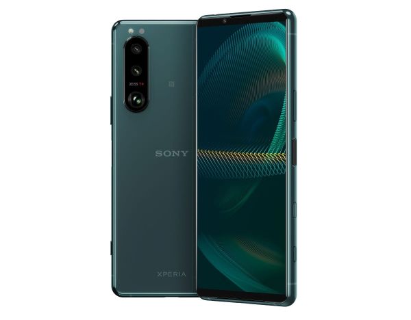 Sony atacă piaţa cu trei noi telefoane din gama Xperia