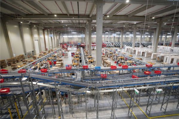 Fântânile arteziene, bordurile separatoare, arcadele metalice, pietrele decorative - în topul comenzilor pentru decorare, la eMAG