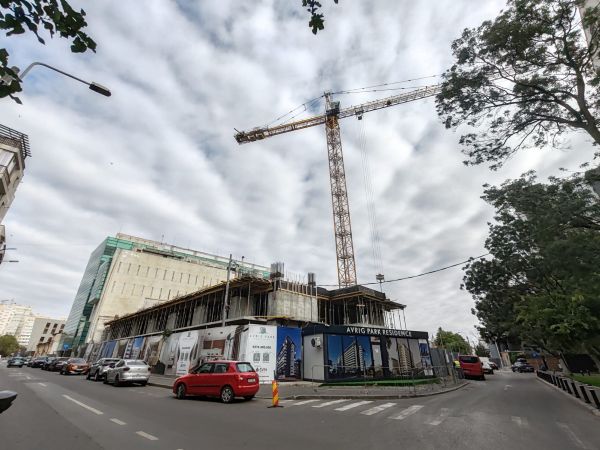 Ansamblu rezidenţial cu zece etaje pe strada Avrig din Capitală