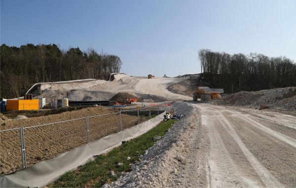 Statul român, restant la plata facturilor în construcţii